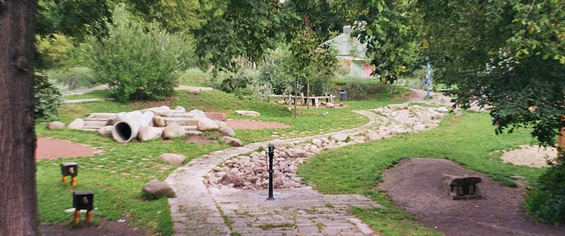 Schulbezogene Sozialarbeit an der Grundschule an der Bäke, Berlin Steglitz-Zehlendorf, Schulhof